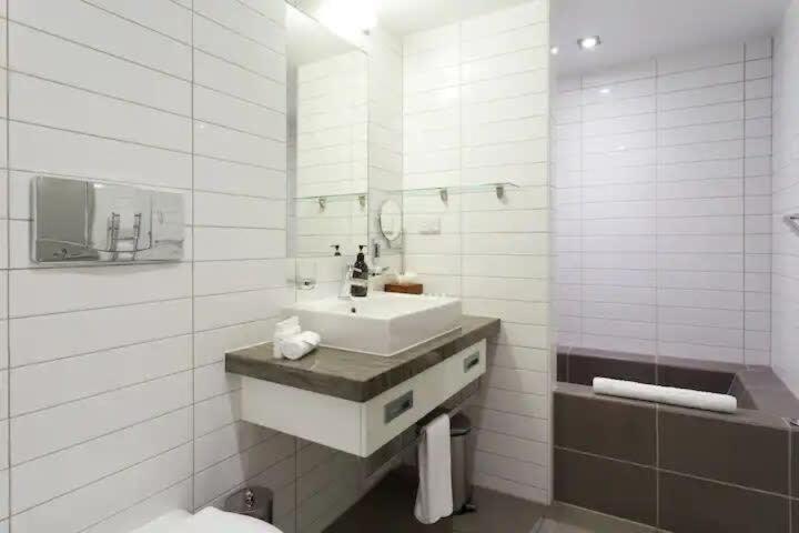 Stunning Lakeview 1 Bedroom Apartment Queenstown Zewnętrze zdjęcie